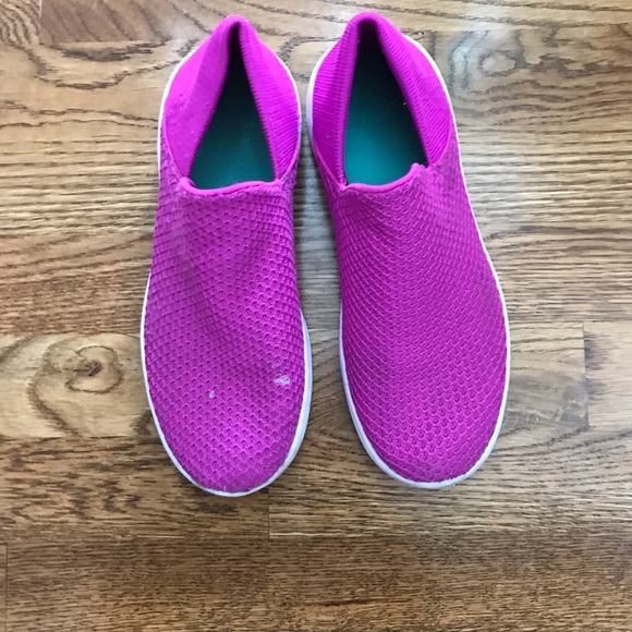 girls sketchers size 4